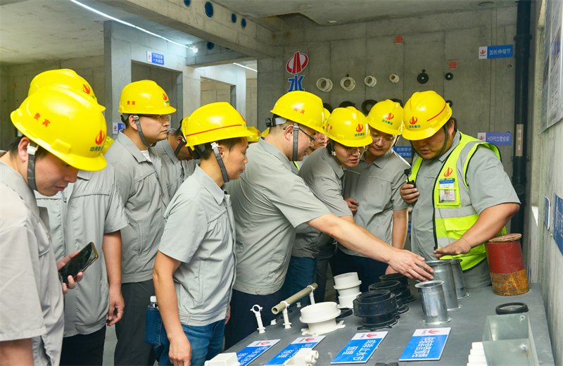 为进一步推进优质客户高效履约，提升交付品质、达成客户满意，2025年6月25日，尊龙建设集团在上海组织召开2025年越秀地产、华润置业客户履约推进会。